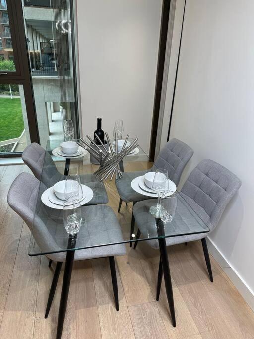Royal Dock Luxury Apartament