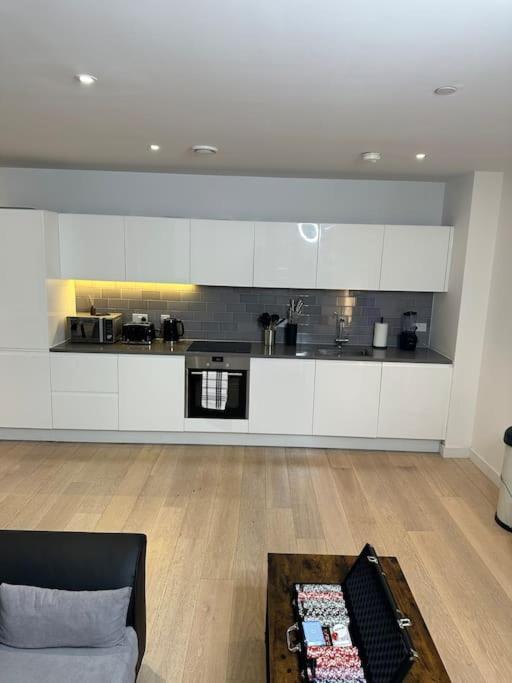Royal Dock Luxury Apartament *